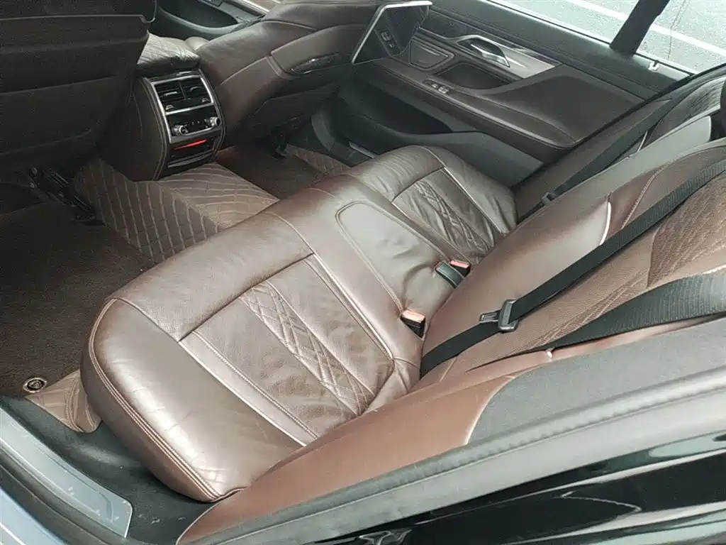 BMW 7 Series 2016 740Li Leading Edition фото 17