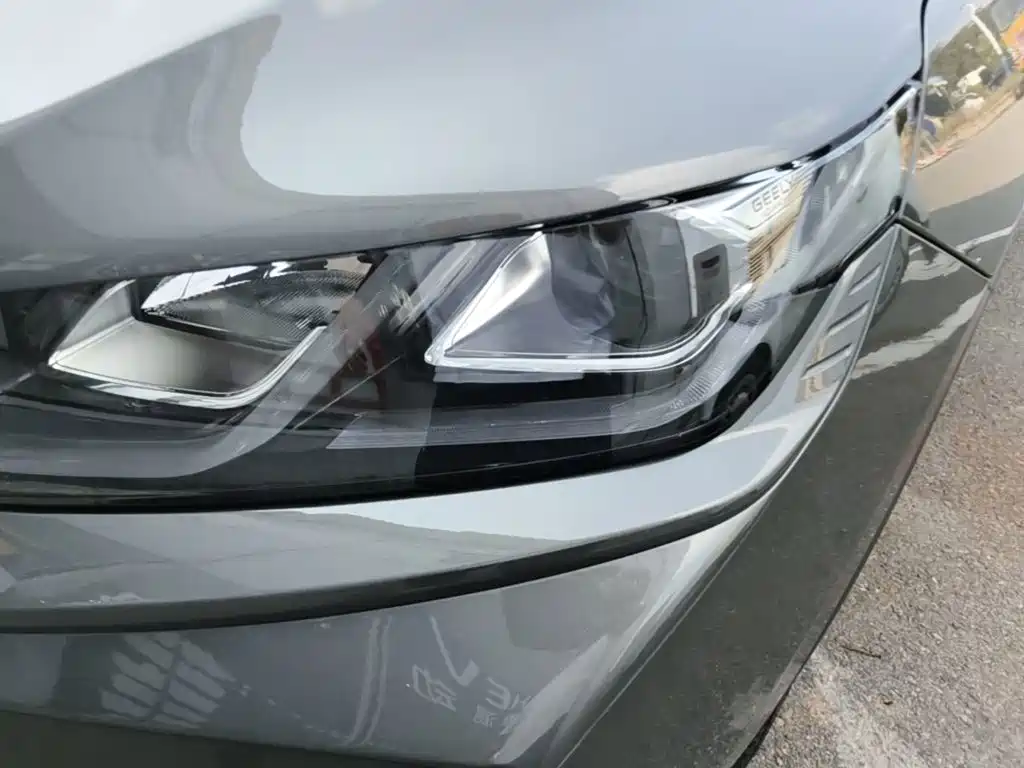 Фото 24 - Geely Coolray