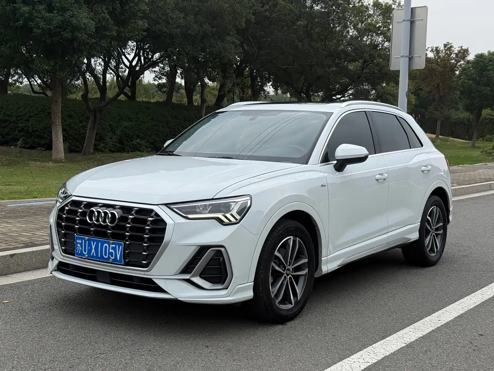 Photo 1 - Audi Q3