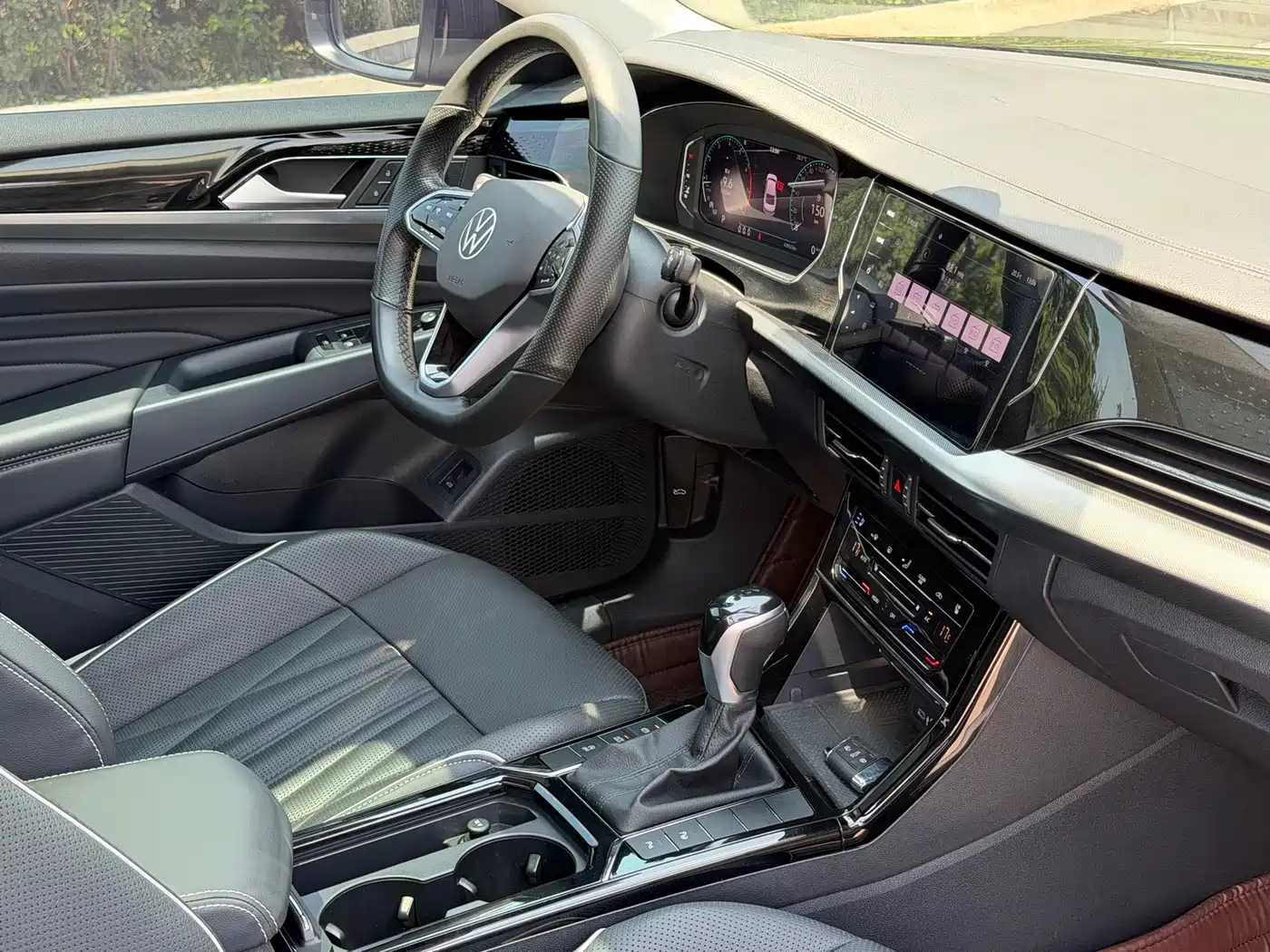 Volkswagen Passat 2022 330TSI Starlight Luxury Edition фото 20