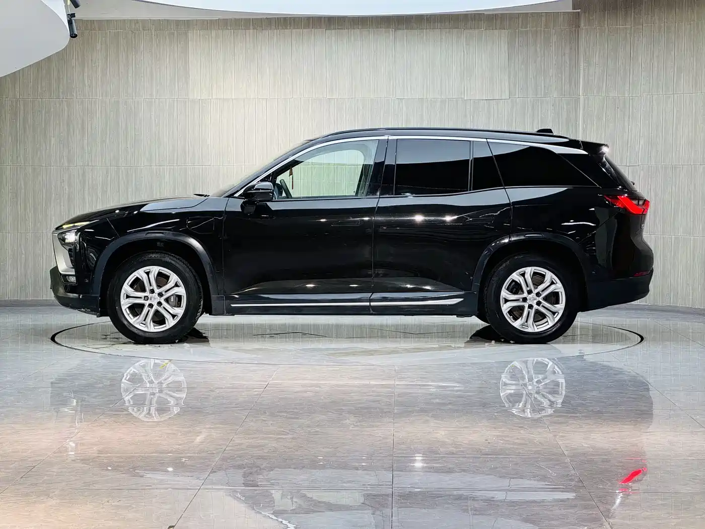 NIO ES8 2019 2018 355KM Standard 6-Seater