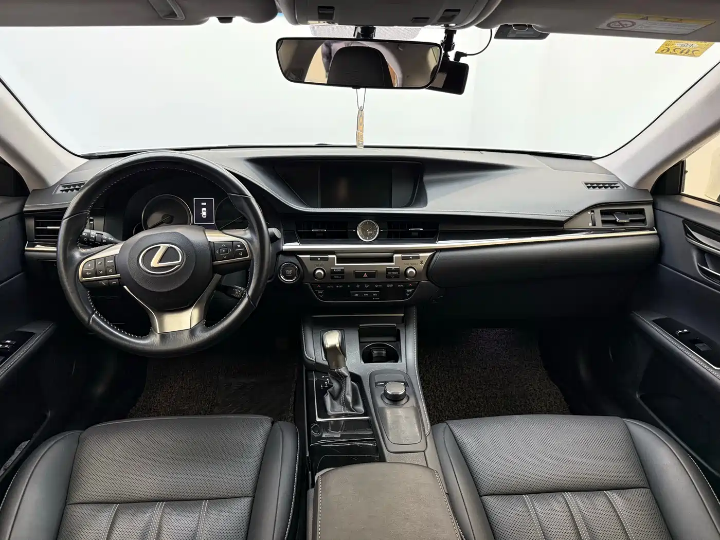 Lexus ES 2015 200 Elite Edition фото 11
