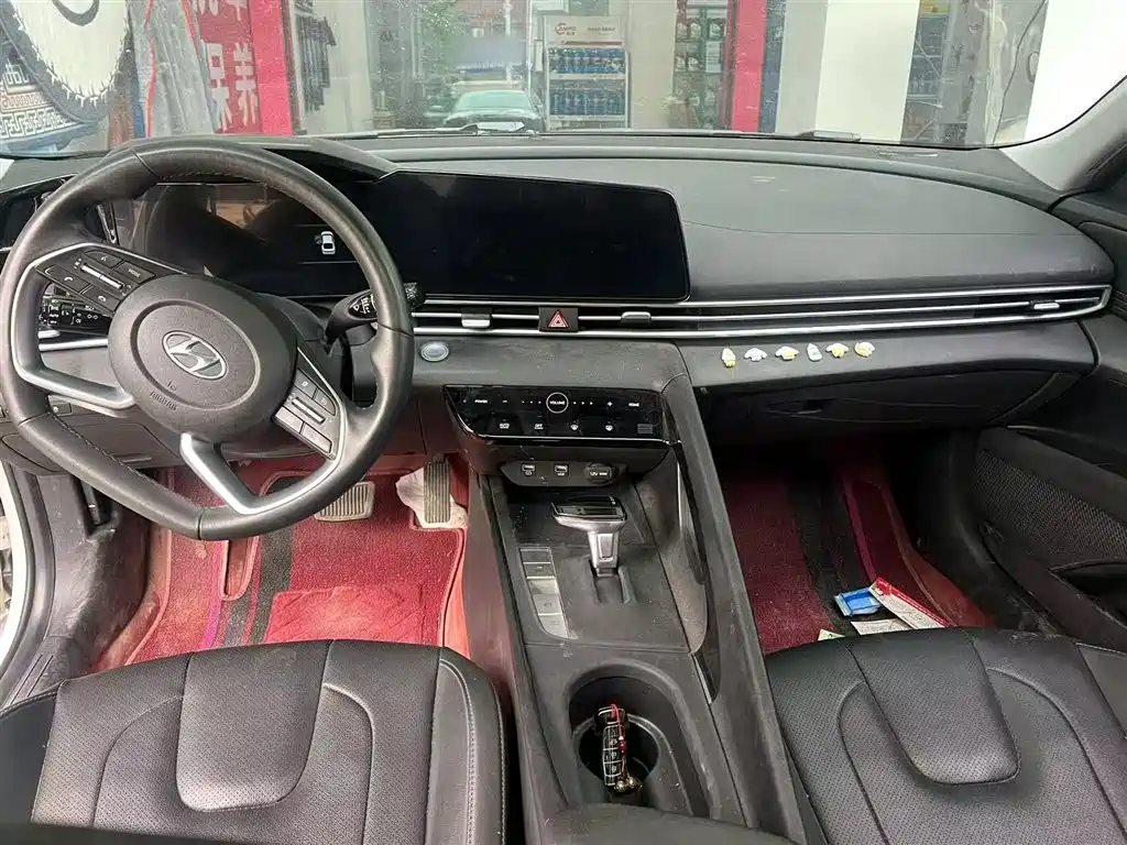 Hyundai Elantra 2021 1.5L CVT LUX Premium Edition фото 14