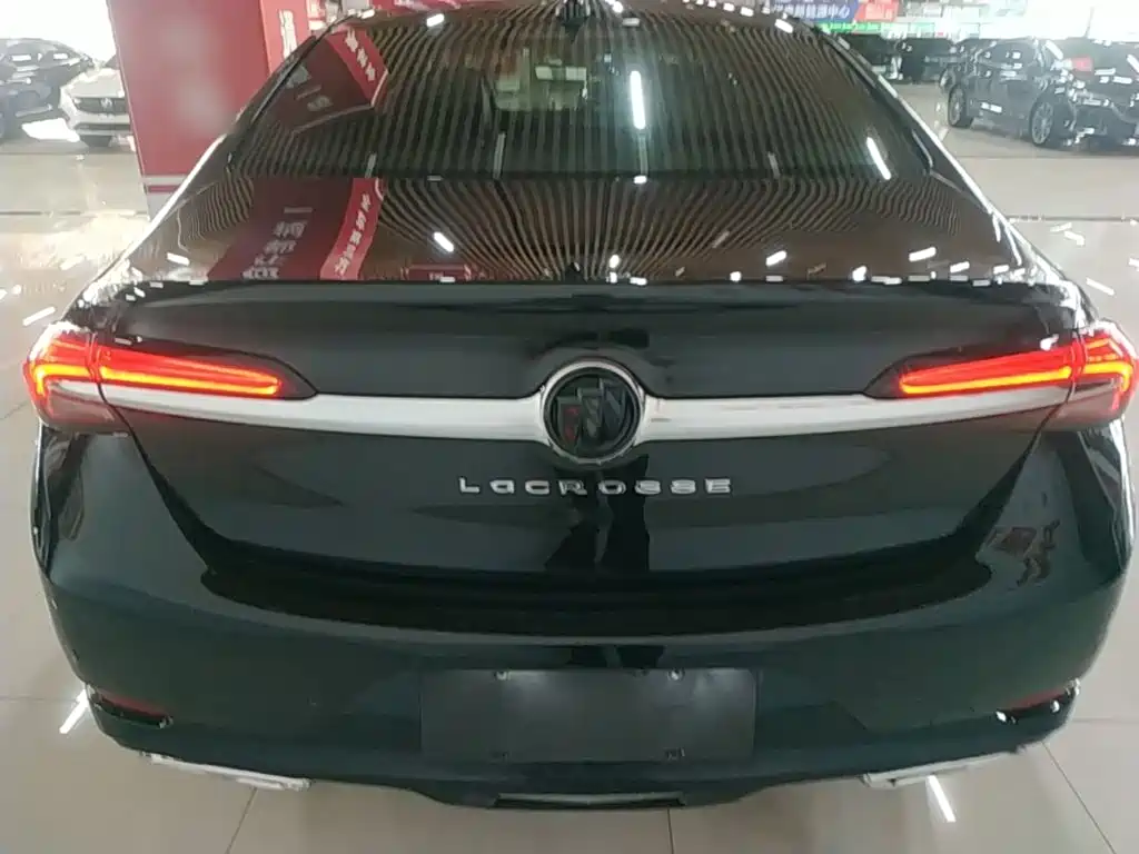 Photo 6 - Buick LaCrosse