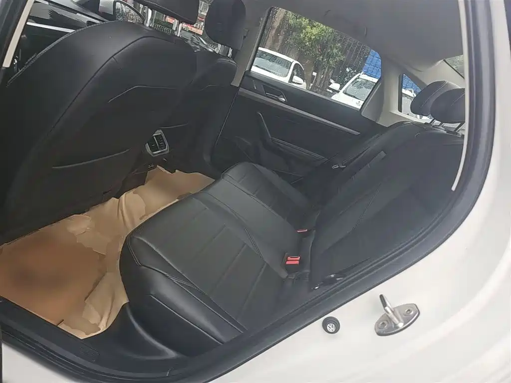 Volkswagen Lavida 2021 1.5L Auto Comfort Edition фото 17