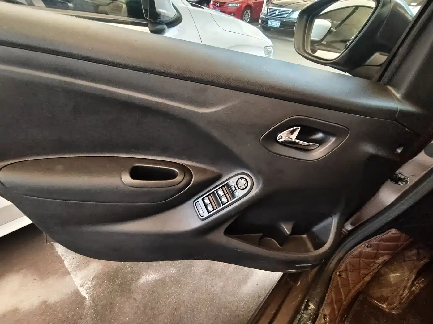 Peugeot 301 2014 1.6L Automatic Comfort Edition фото 12