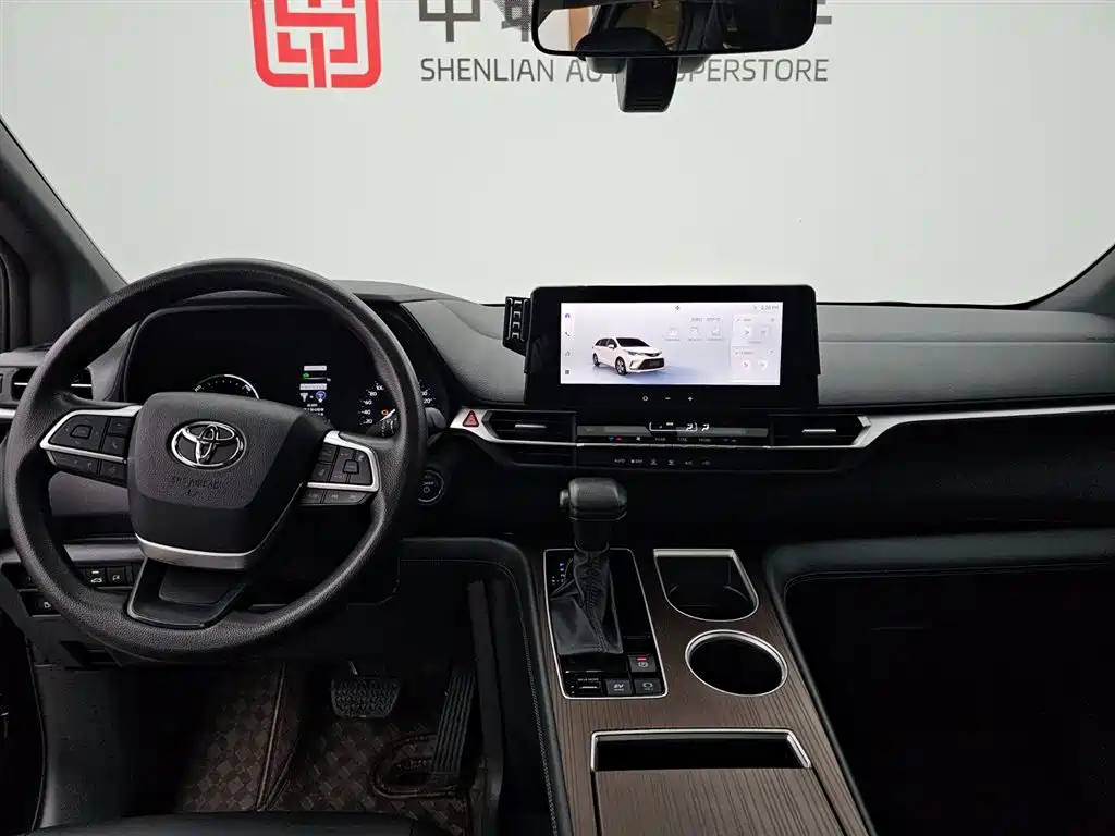 Toyota Granvia 2024 2.5L Hybrid Luxury фото 13