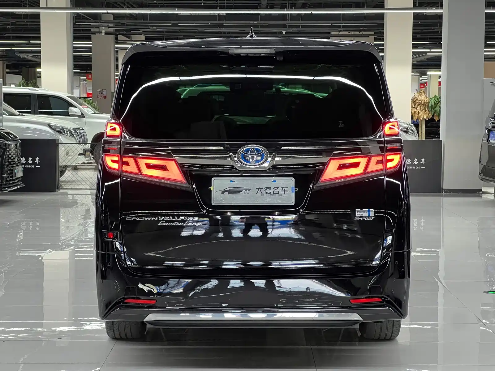 Фото 5 - Toyota Vellfire