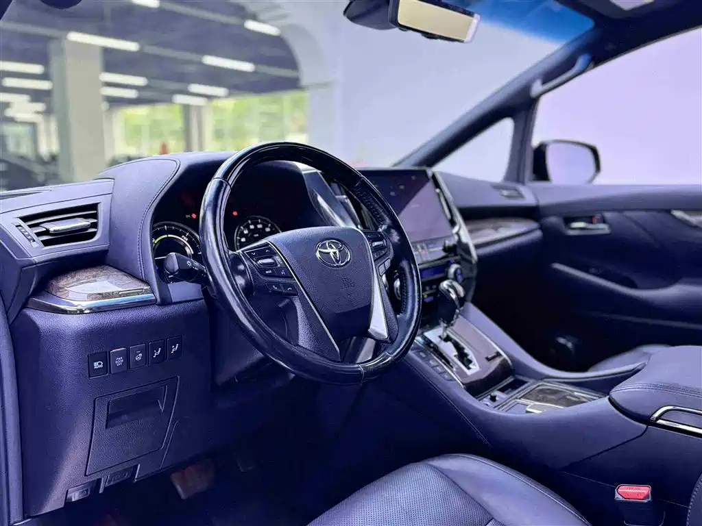 Toyota Alphard 2021 Hybrid 2.5L Ultimate фото 5