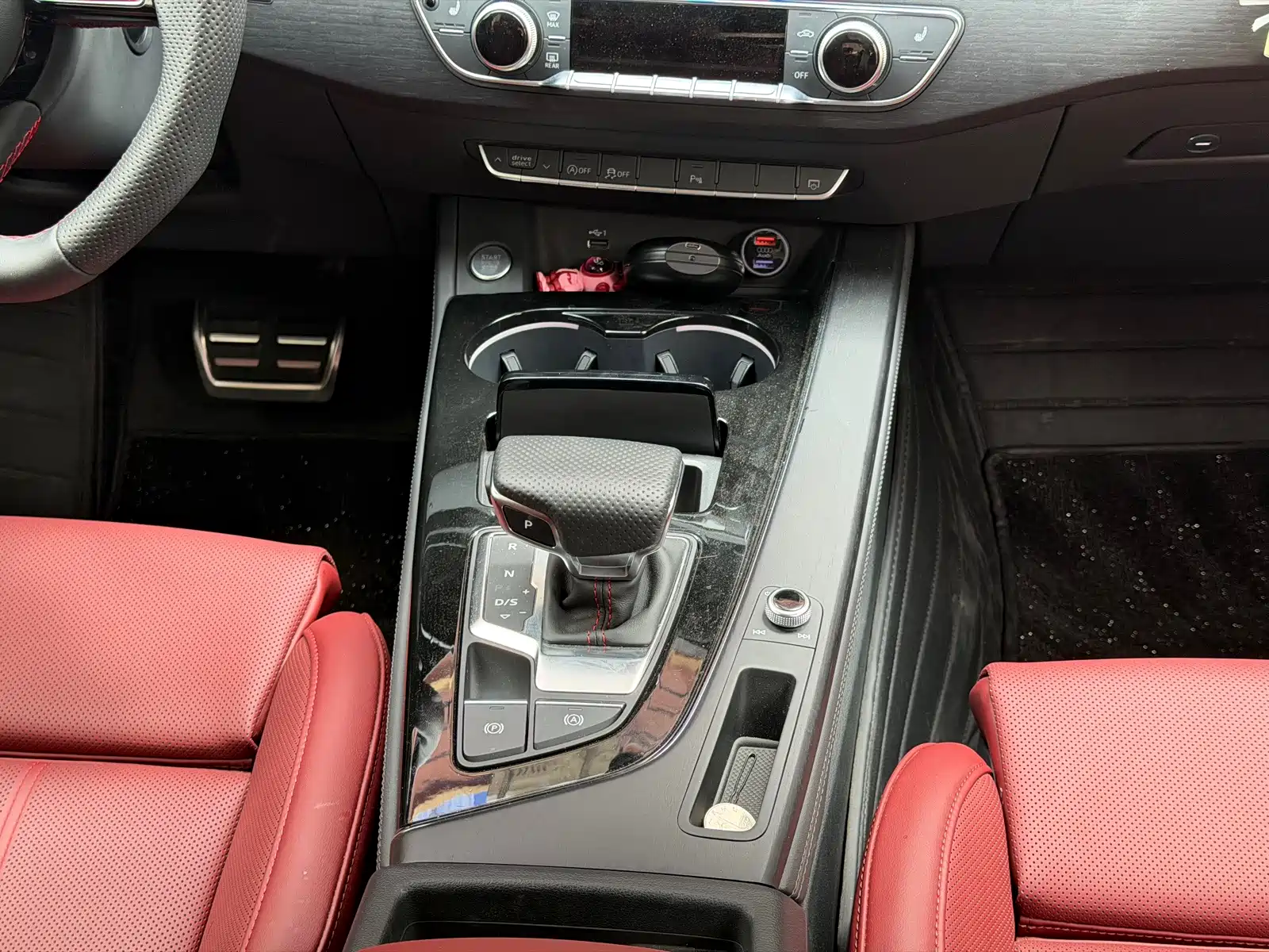 Фото 9 - Audi A4L
