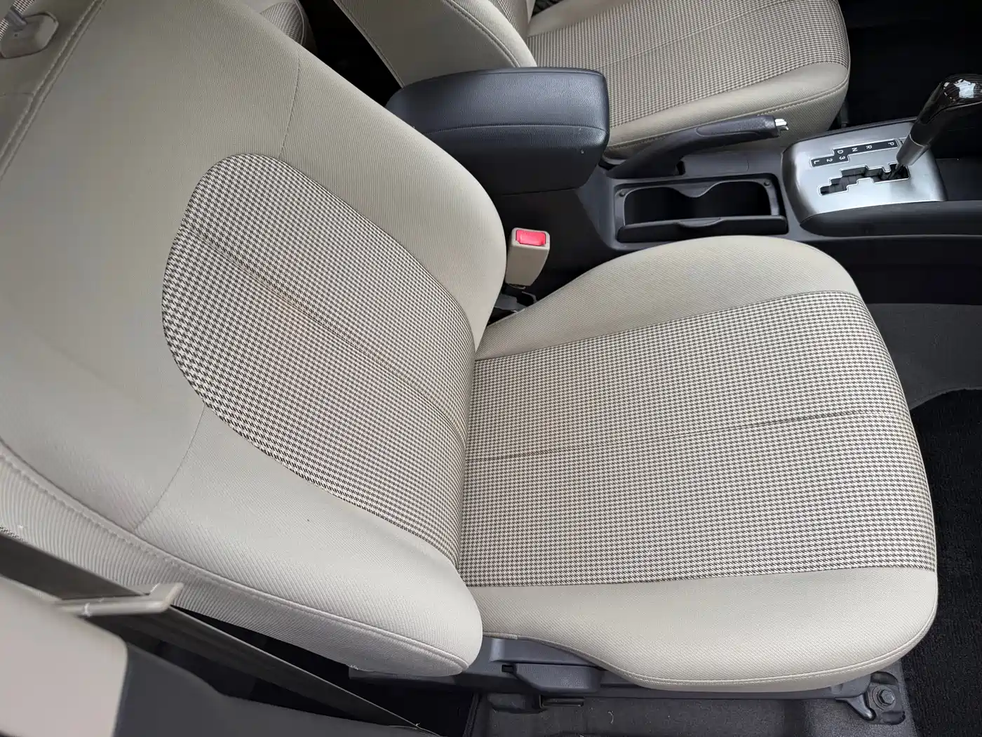 Hyundai Elantra 2011 1.6L Automatic Comfort фото 13