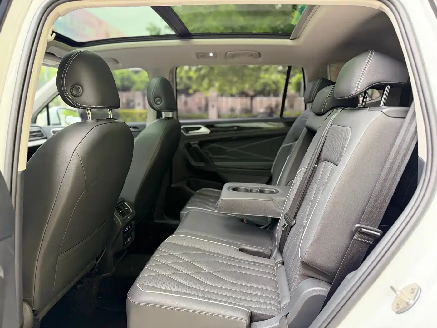 Volkswagen Tiguan L 2024 380TSI Automatic 4WD R-Line Premium Enjoyment Edition 7-seater фото 5