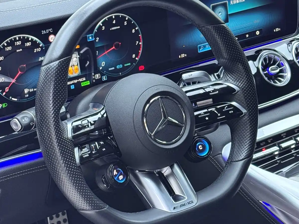 Фото 7 - Mercedes-Benz AMG GT