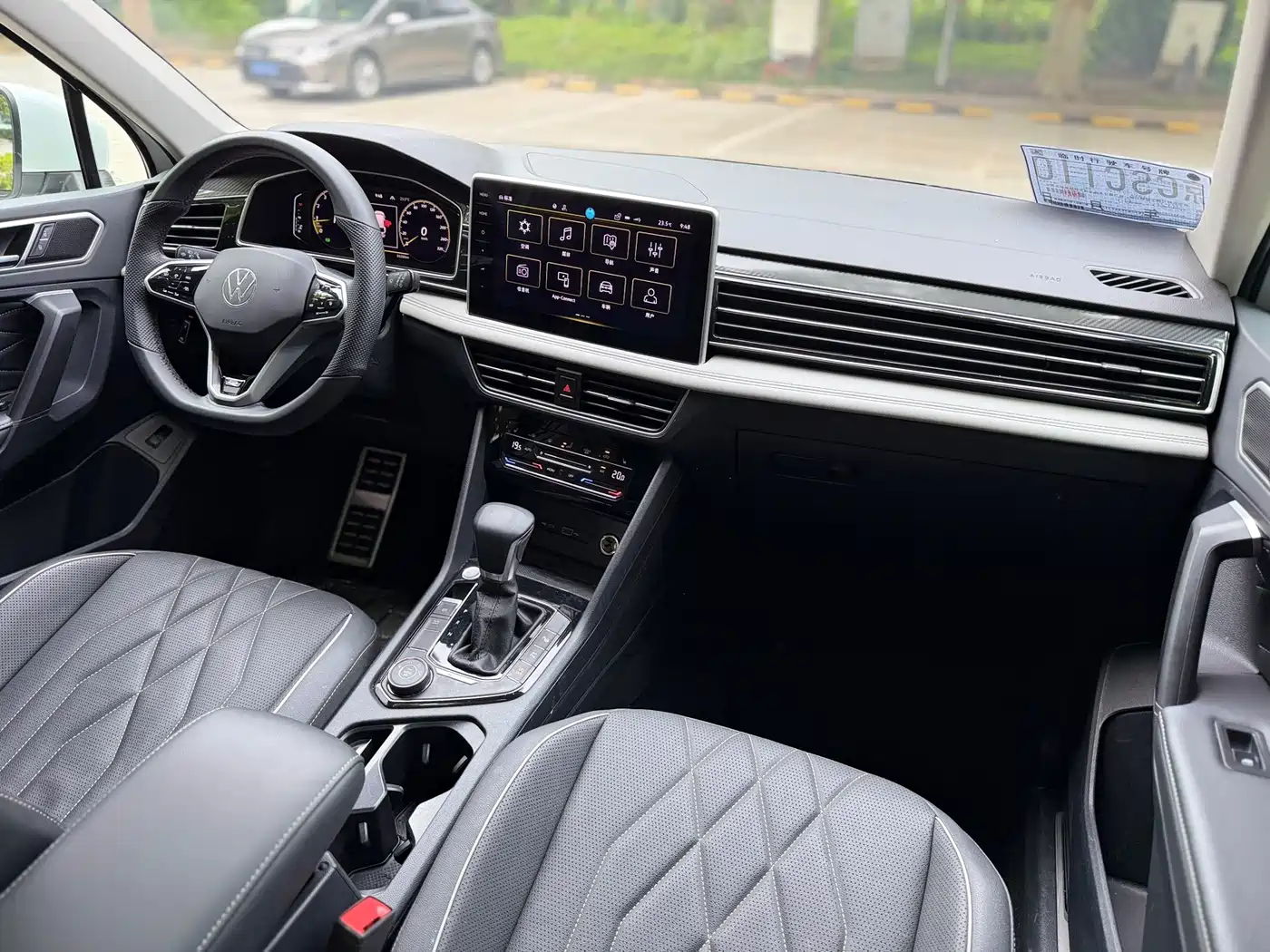 Volkswagen Tiguan L 2024 380TSI Automatic 4WD R-Line Premium Enjoyment Edition 7-seater фото 7