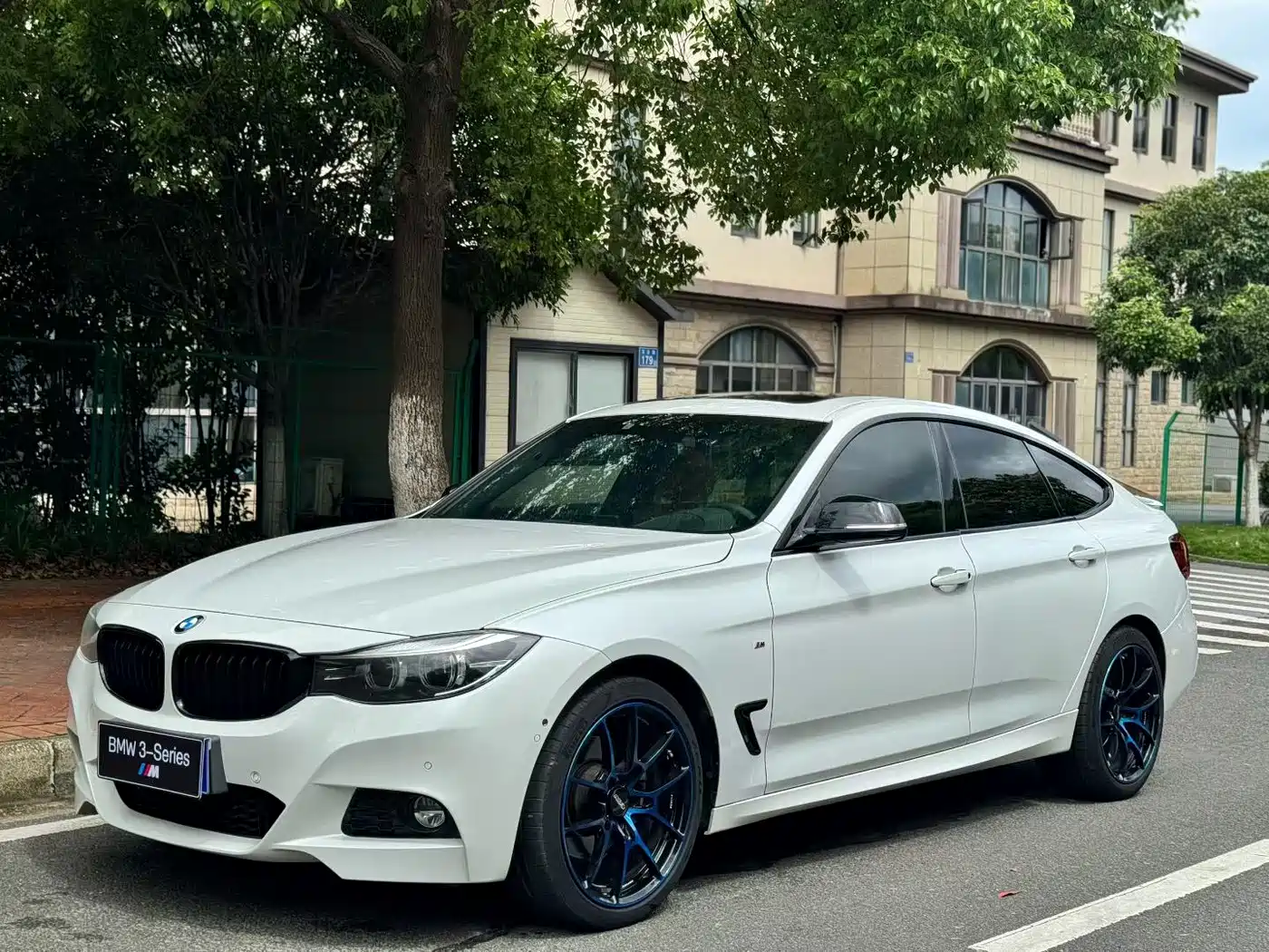 BMW 3 Series GT 2019 330i xDrive M Sport