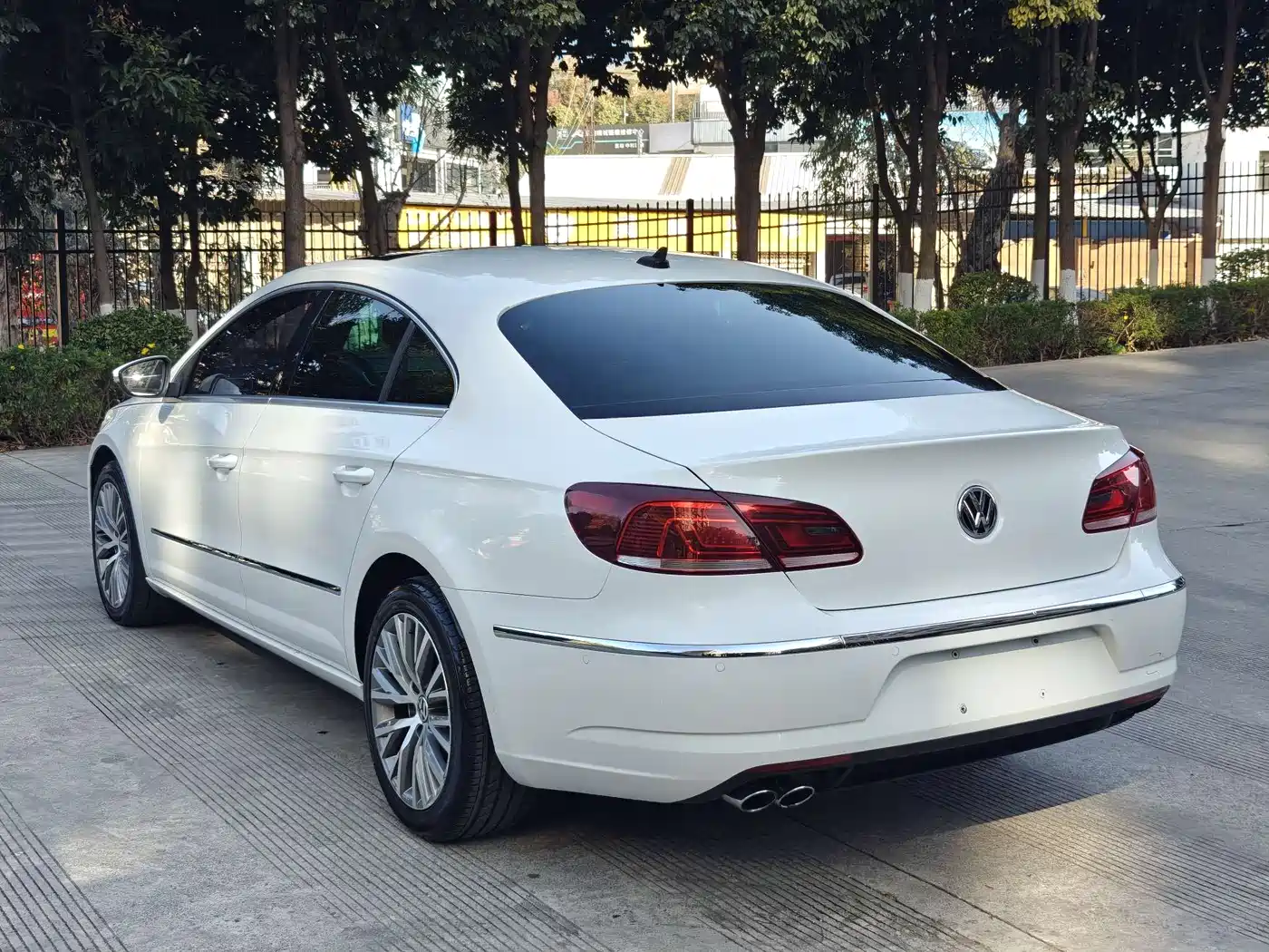 Volkswagen FAW-Volkswagen CC 2016 Model 1.8TSI Luxury фото 16