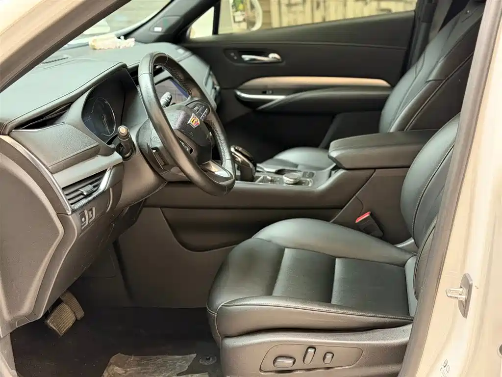 Cadillac XT4 2020 Facelift 28T 2WD Leading фото 7