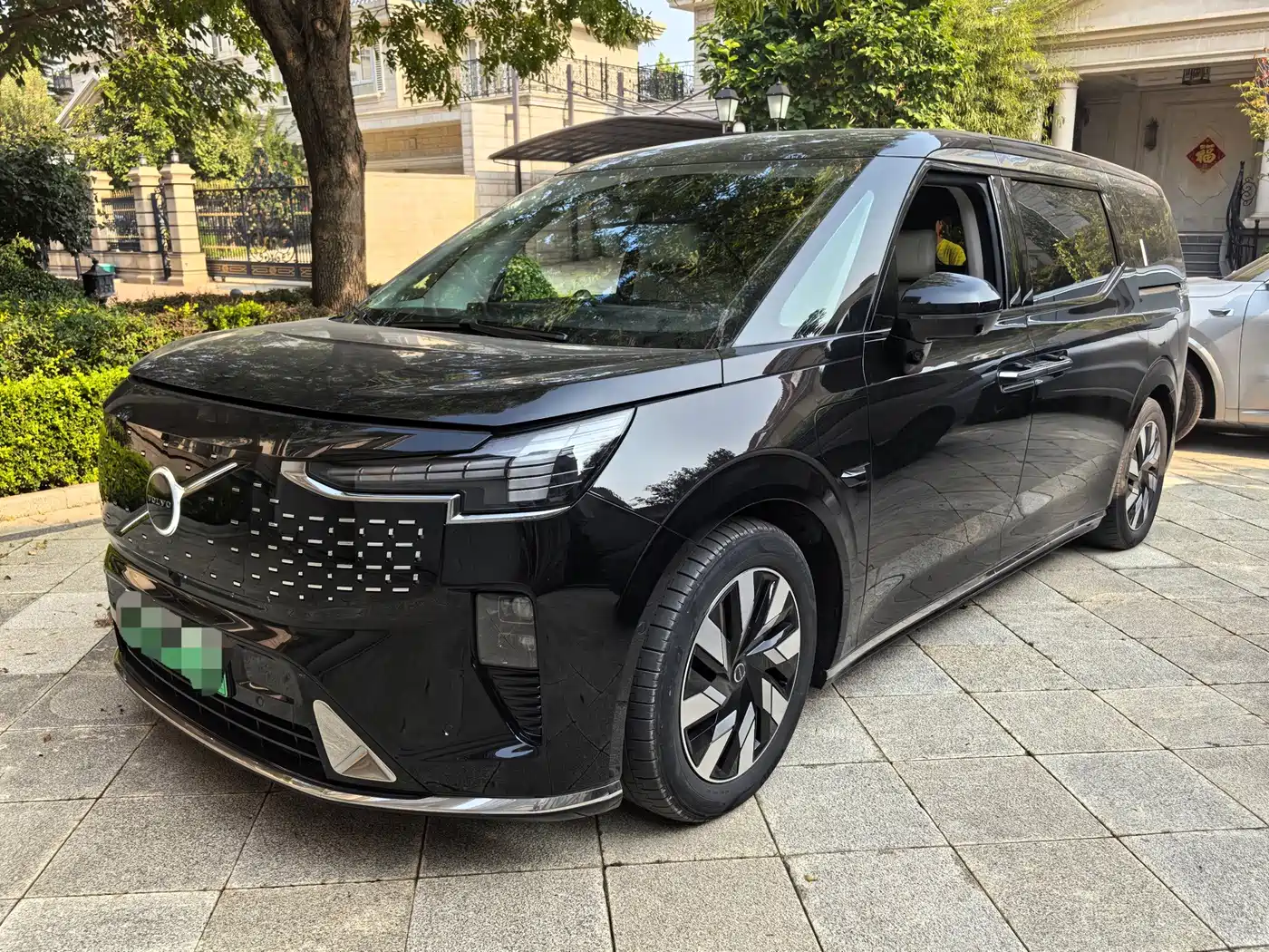Volvo EM90 2024 2025 Ultra Six-Seater