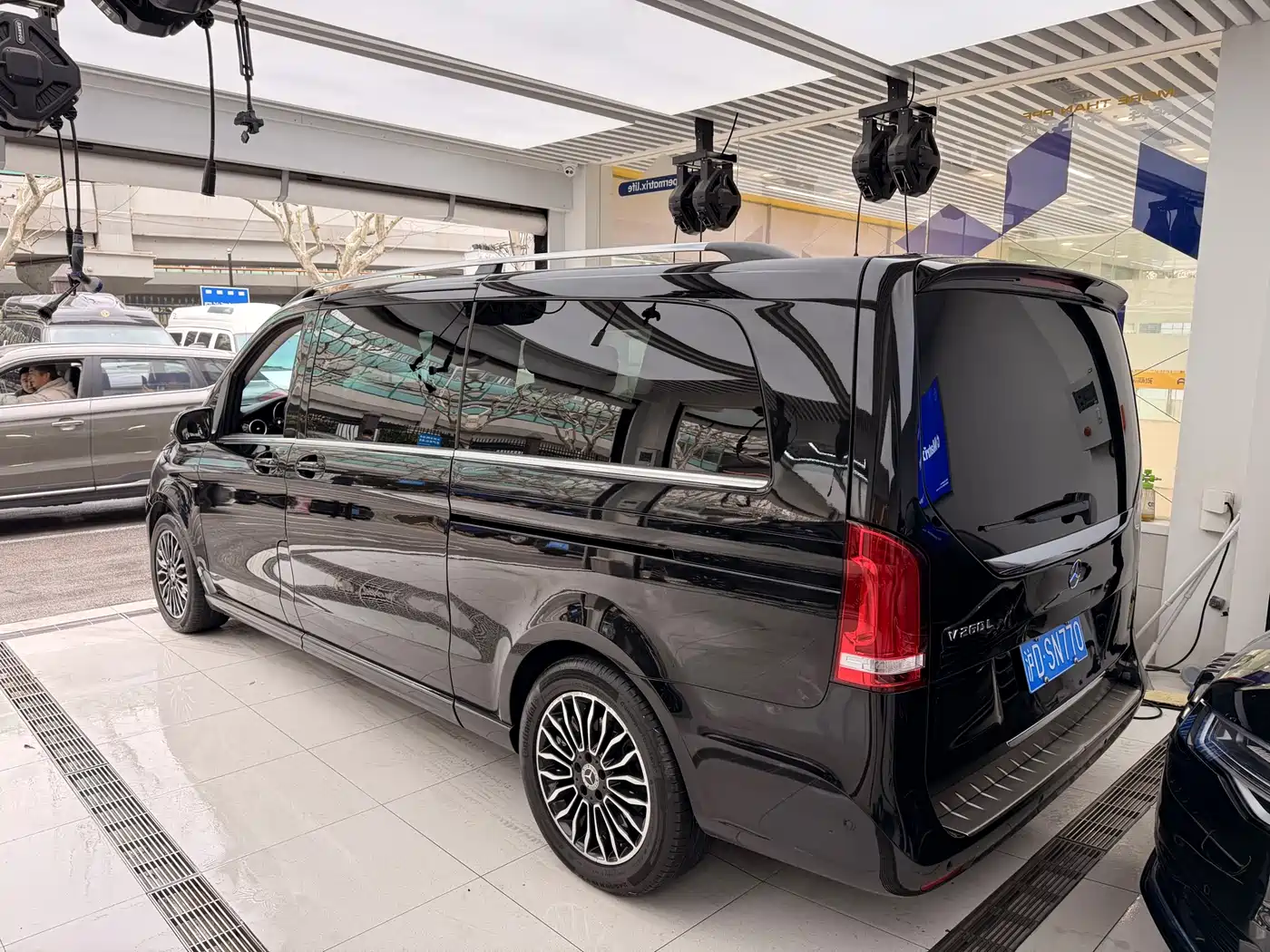 Mercedes-Benz V-Class 2018 V 260 L Premium Long Wheelbase Edition China VI фото 6