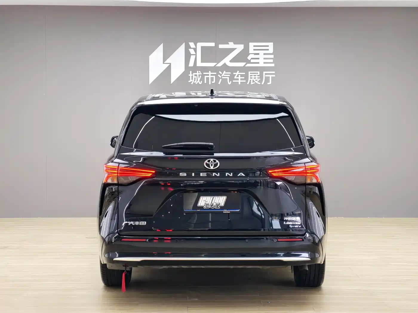 Toyota Sienna 2024 2.5L Hybrid Premium Edition фото 5