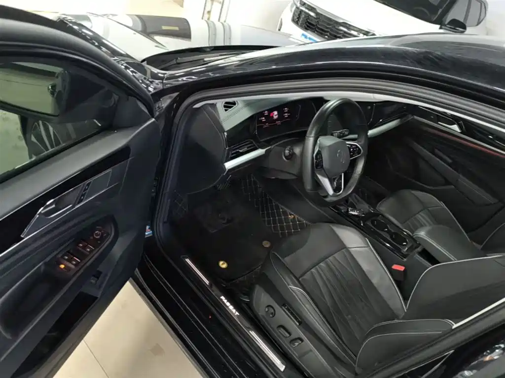 Volkswagen Passat 2023 Facelift 330TSI Luxury Edition фото 16