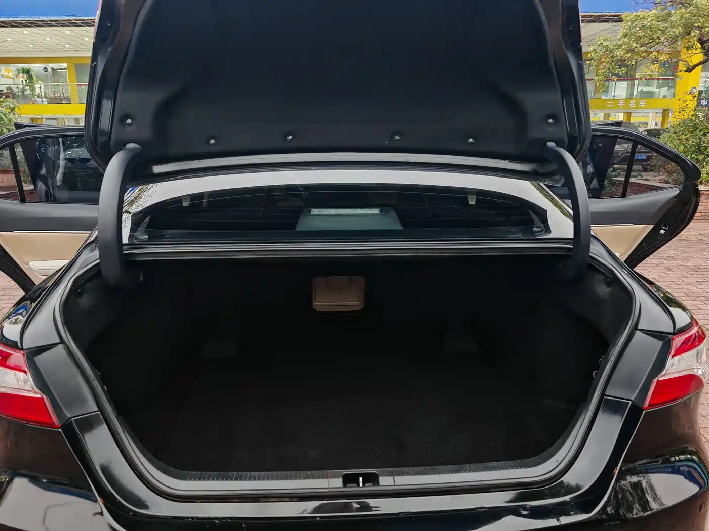 Toyota Camry 2018 2.0E Elite Edition фото 12