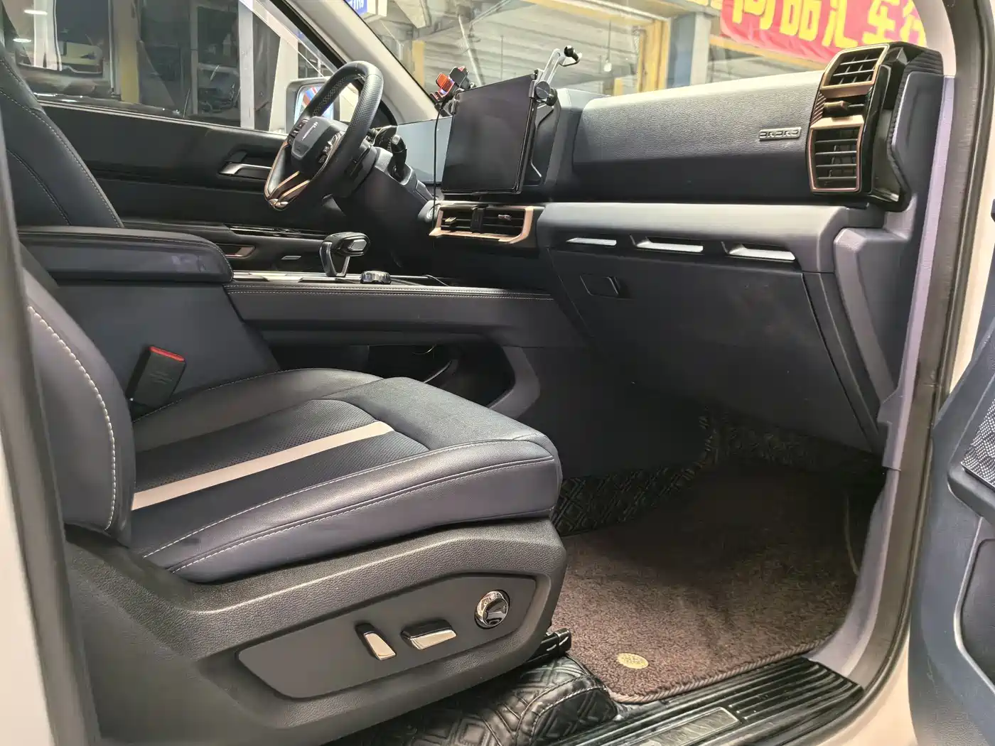 Jiangling Dadao 2023 2023 Light Chaser 2.3T Diesel Auto 4WD Standard Wheelbase Luxury Edition