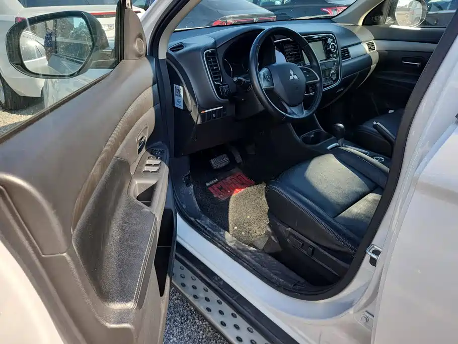 Mitsubishi Outlander (Import) 2015 2014 2.4L 4WD Luxury Value Edition 5-seater