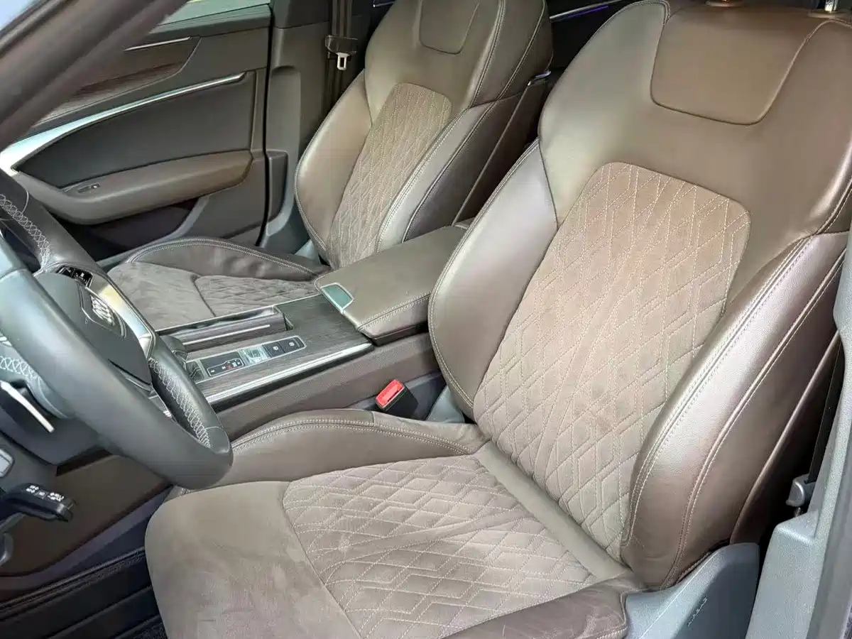Фото 5 - Audi A7L