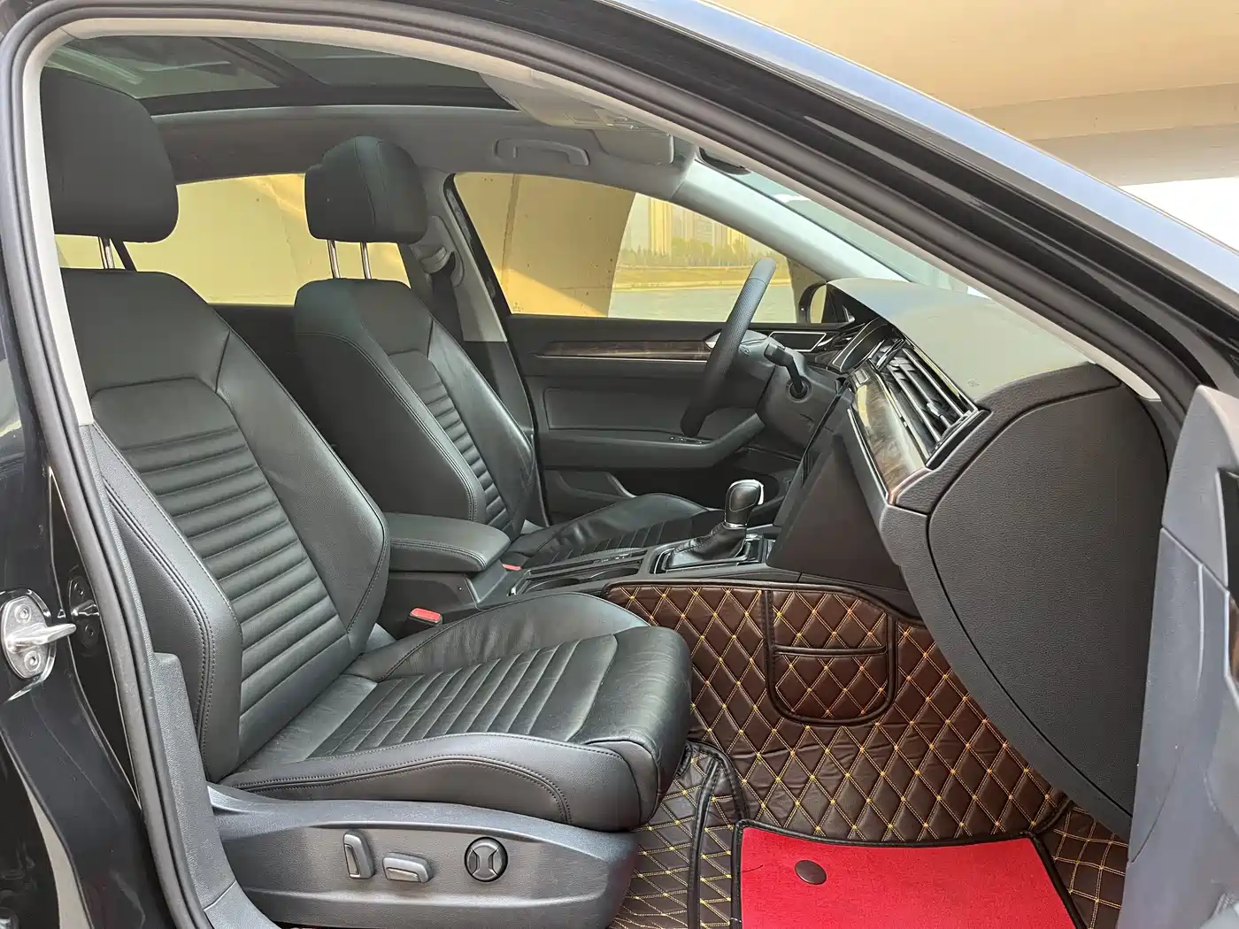 Volkswagen Magotan 2018 Facelift 330TSI DSG Luxury фото 12