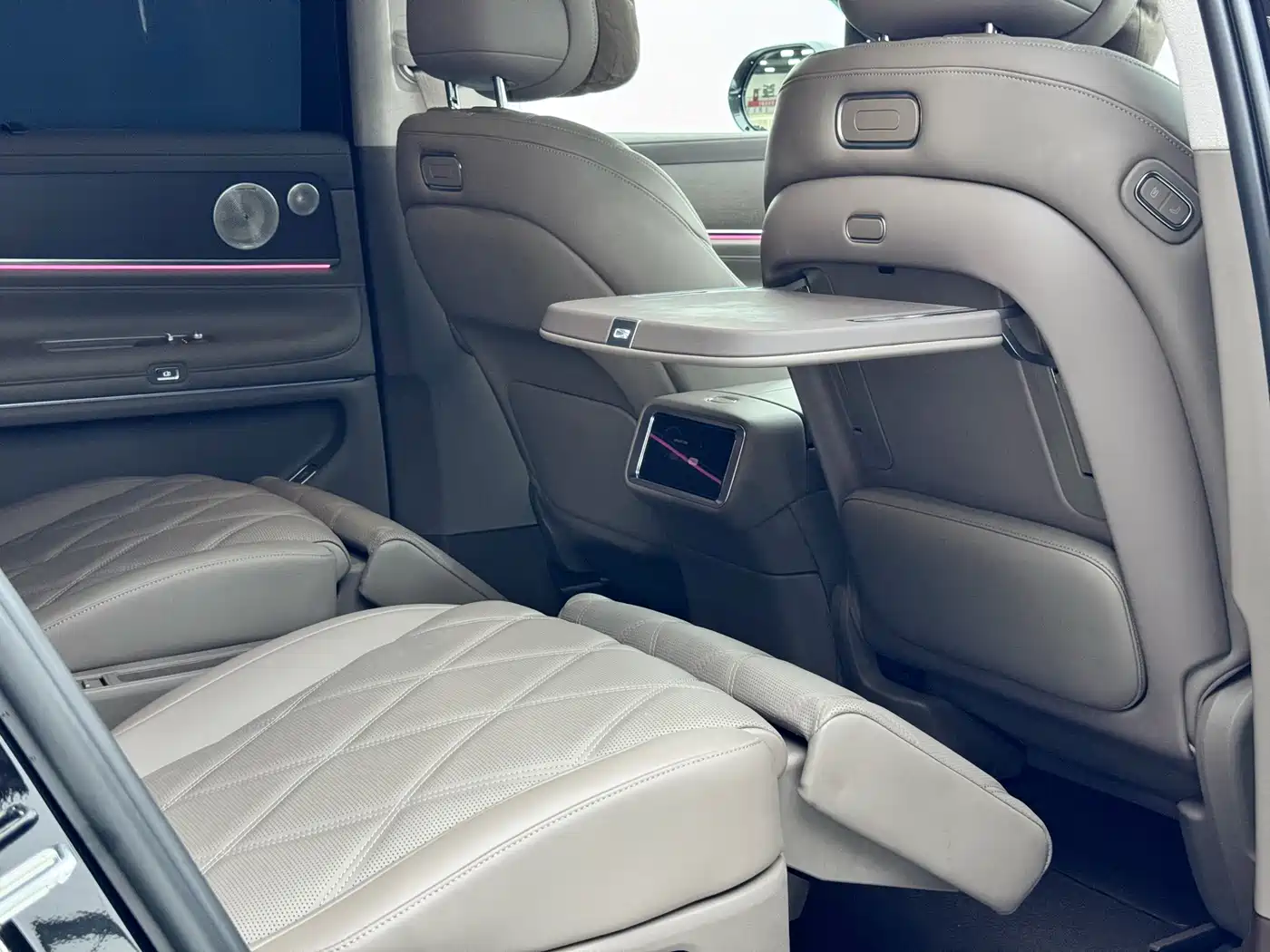 AITO Wenjie AITO M9 2025 Extended Range Ultra 52kWh 6-Seater фото 18