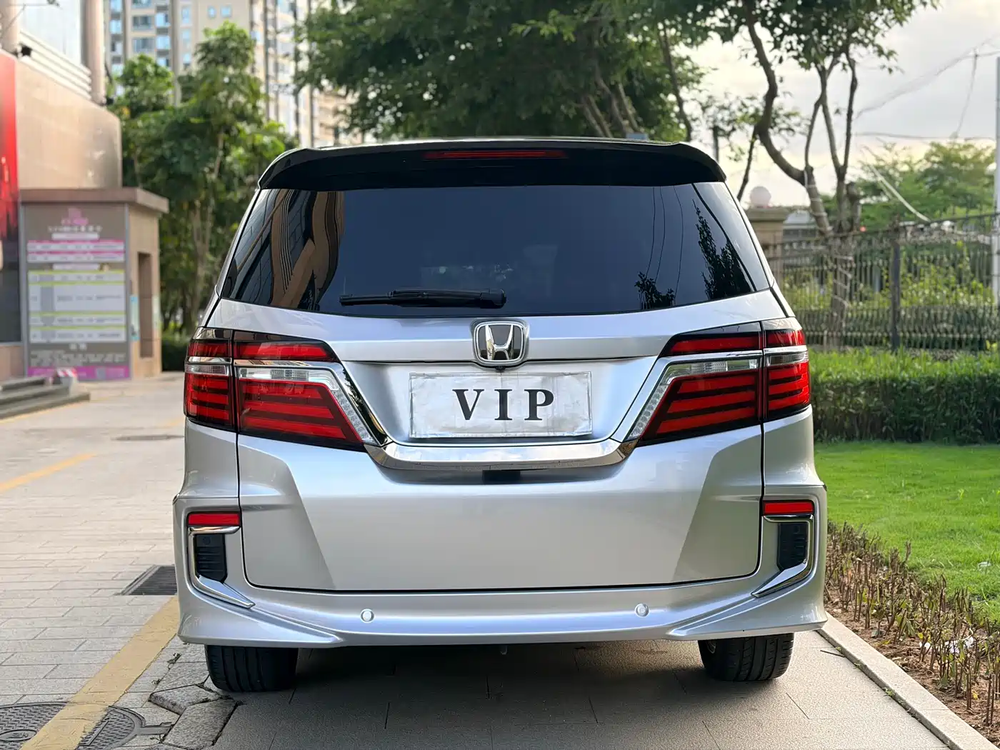 Honda Elysion 2019 2.0L Hybrid Supreme Edition фото 6