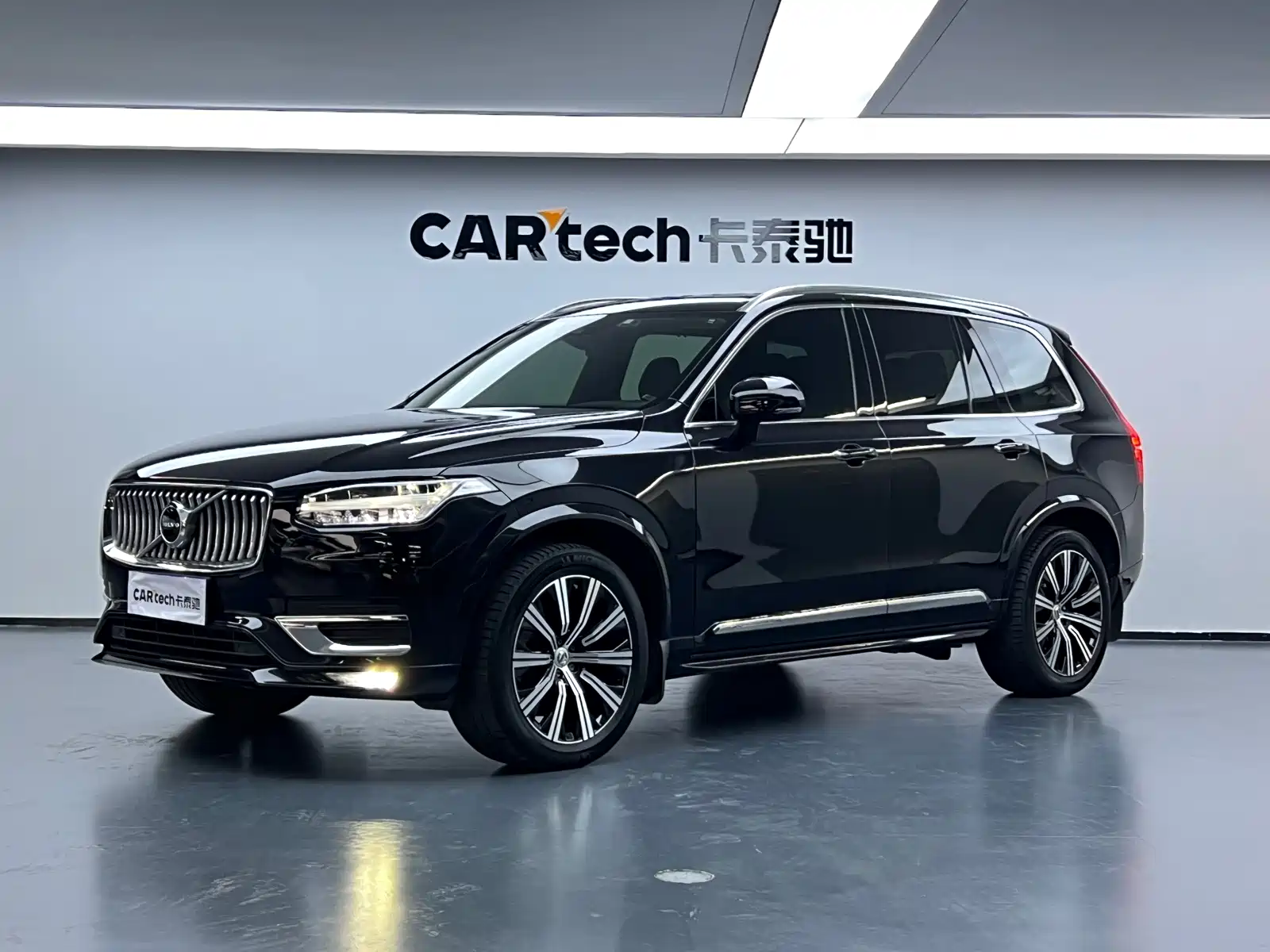 Фото 1 - Volvo XC90