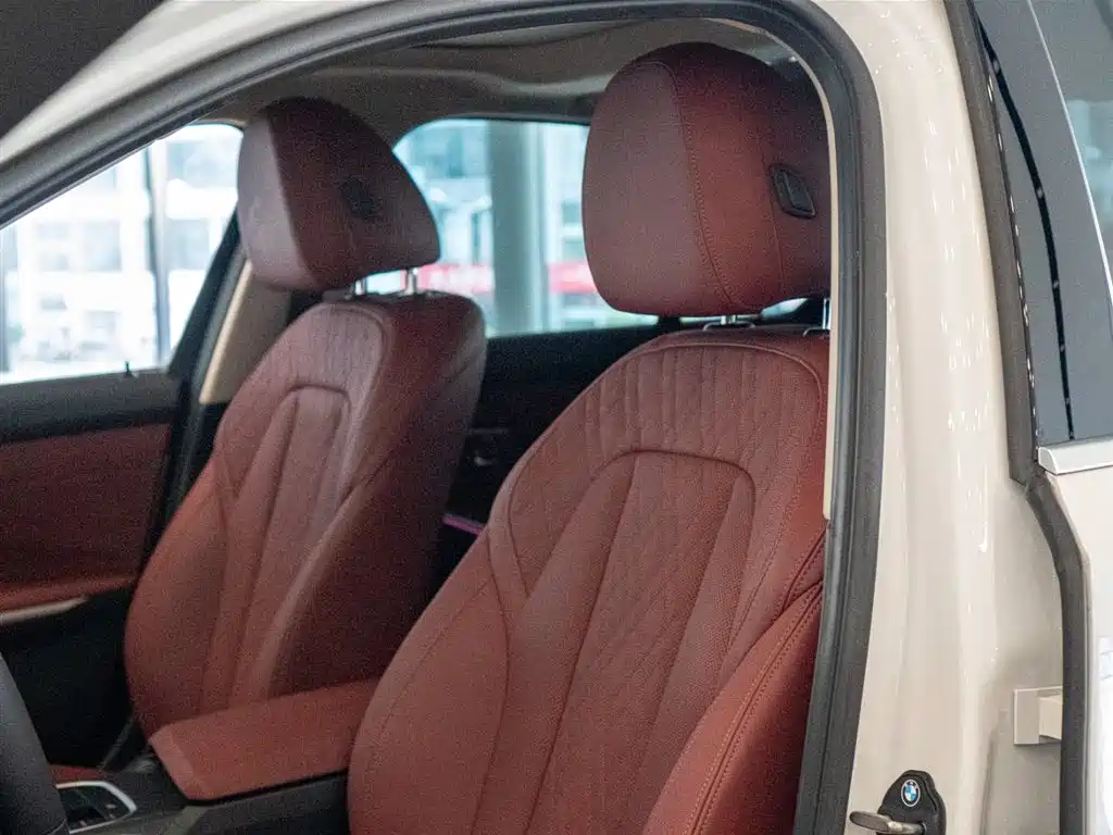 BMW 3 Series 2025 325i M Sport Package фото 10