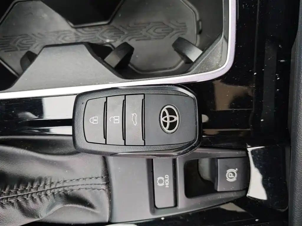 Фото 9 - Toyota Camry