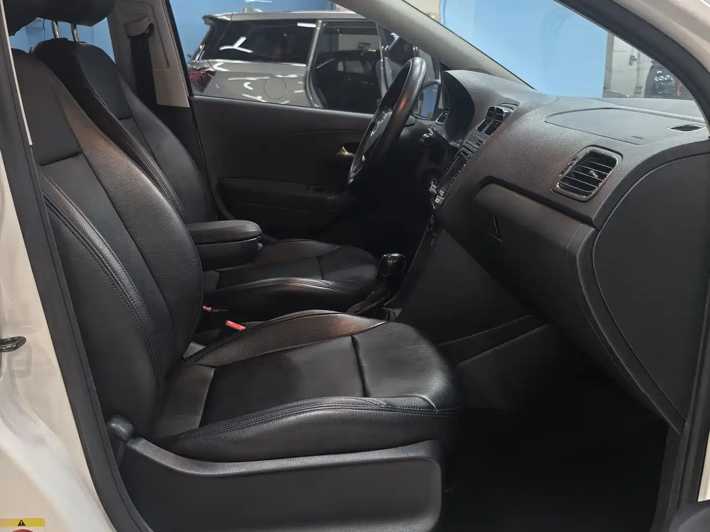 Volkswagen Polo 2014 1.4L Automatic Comfort Edition фото 6