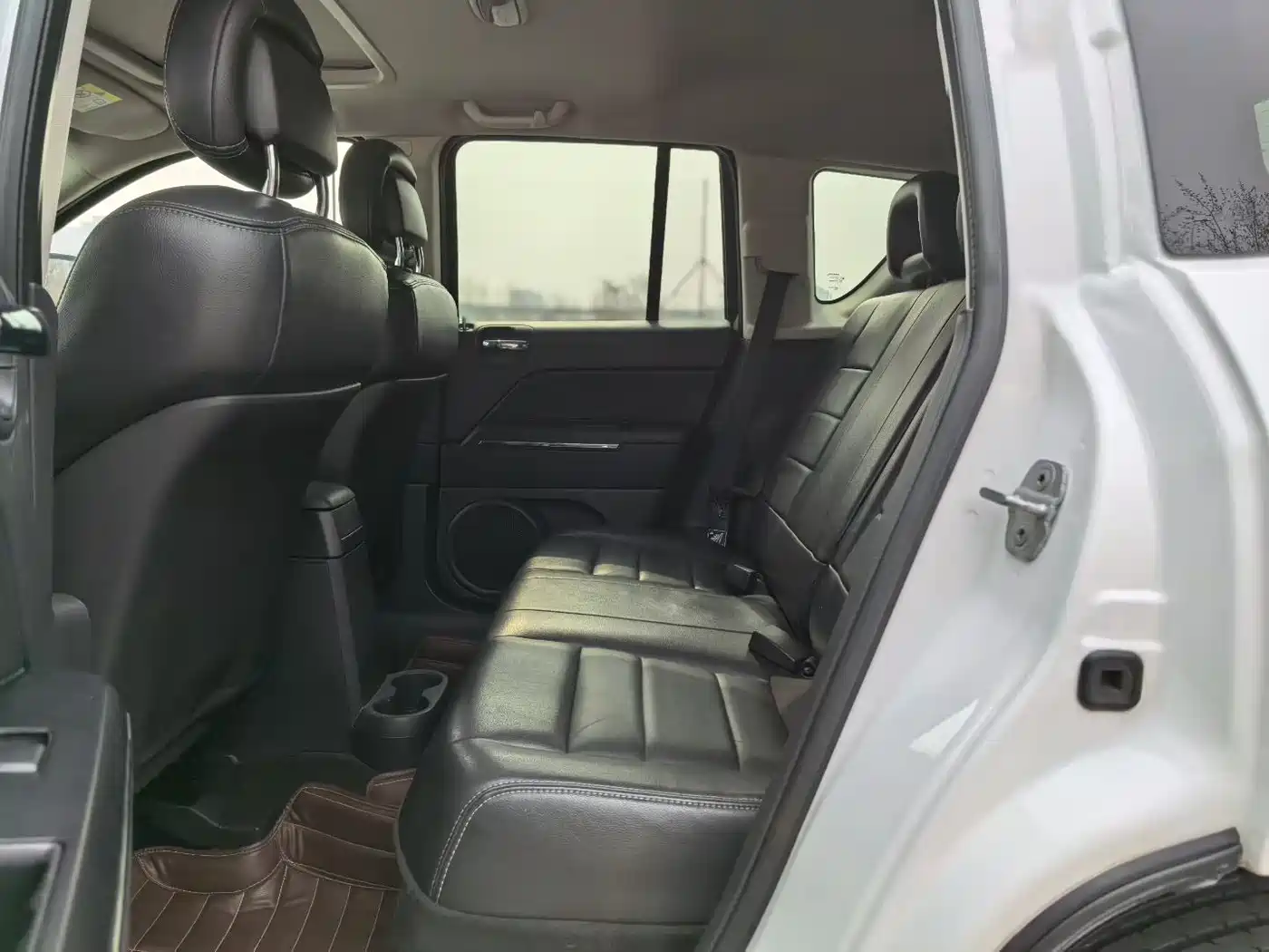 Jeep Compass (Import) 2013 2012 2.0L FWD Luxury Edition