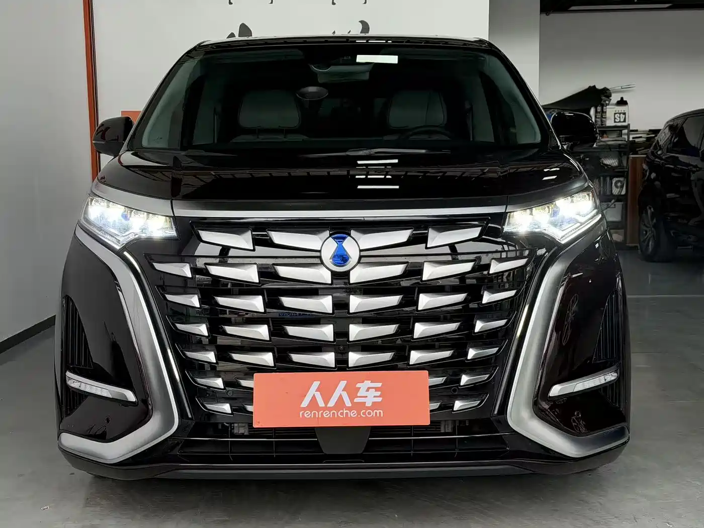 Denza D9 2024 DM-i 980 AWD Prestige фото 2
