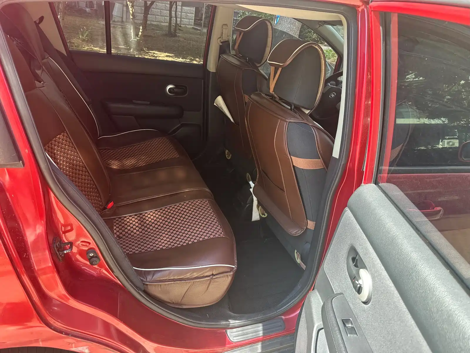 Photo 8 - Nissan Tiida
