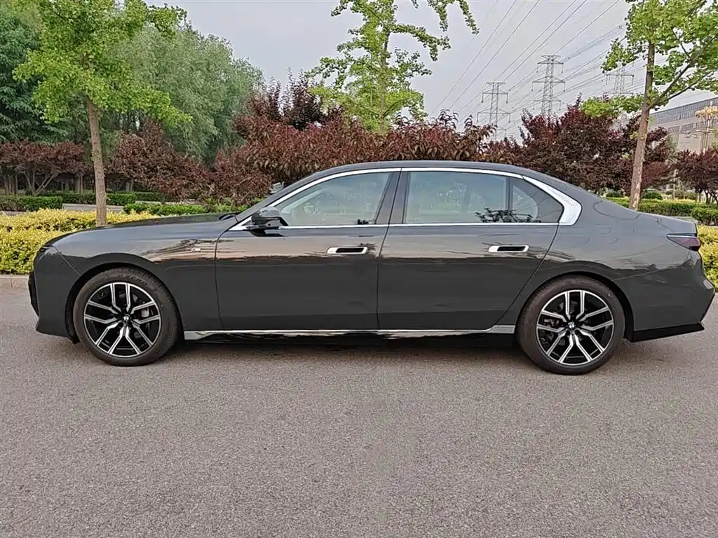 BMW 7 Series 2023 Model 735Li M Sport Package фото 3