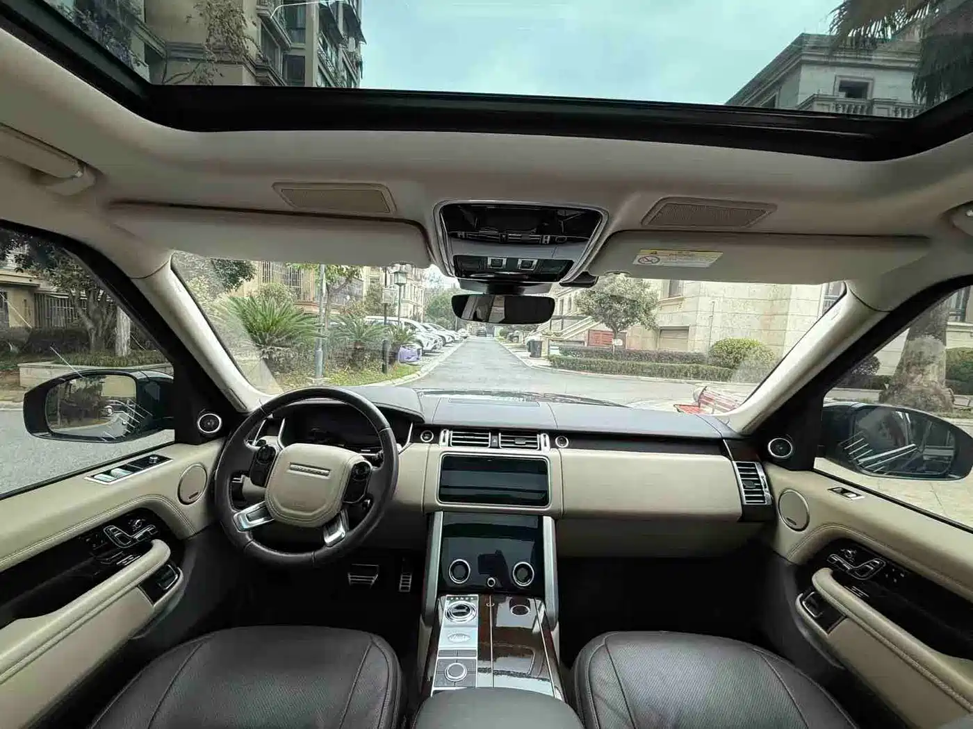 Land Rover Range Rover 2021 3.0 L6 Heritage Edition фото 9