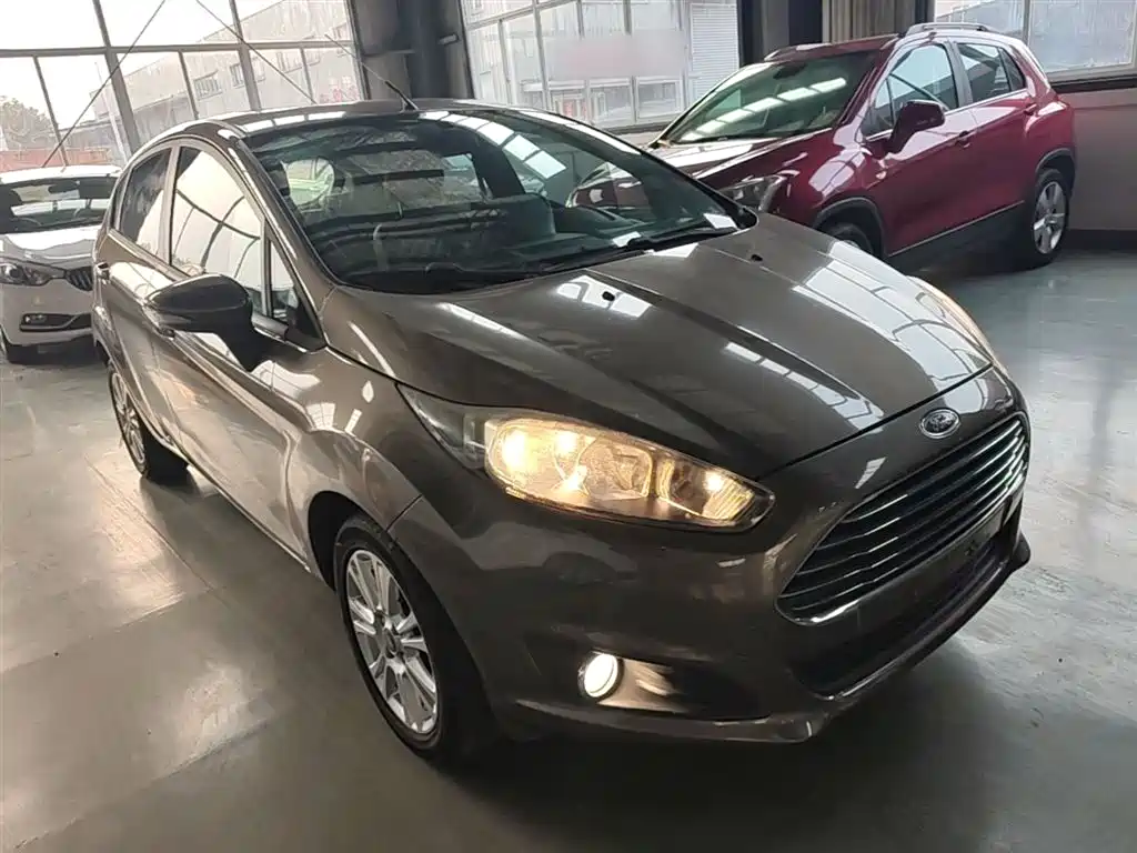 Фото 4 - Ford Fiesta