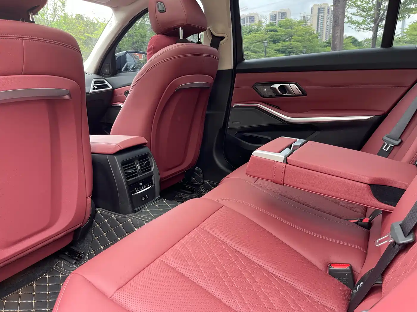 BMW 3 Series 2025 330Li M Sport Night Edition фото 21