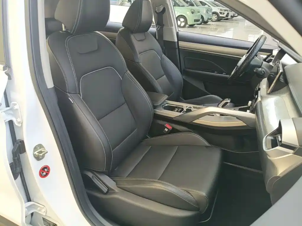 Фото 25 - Geely Coolray