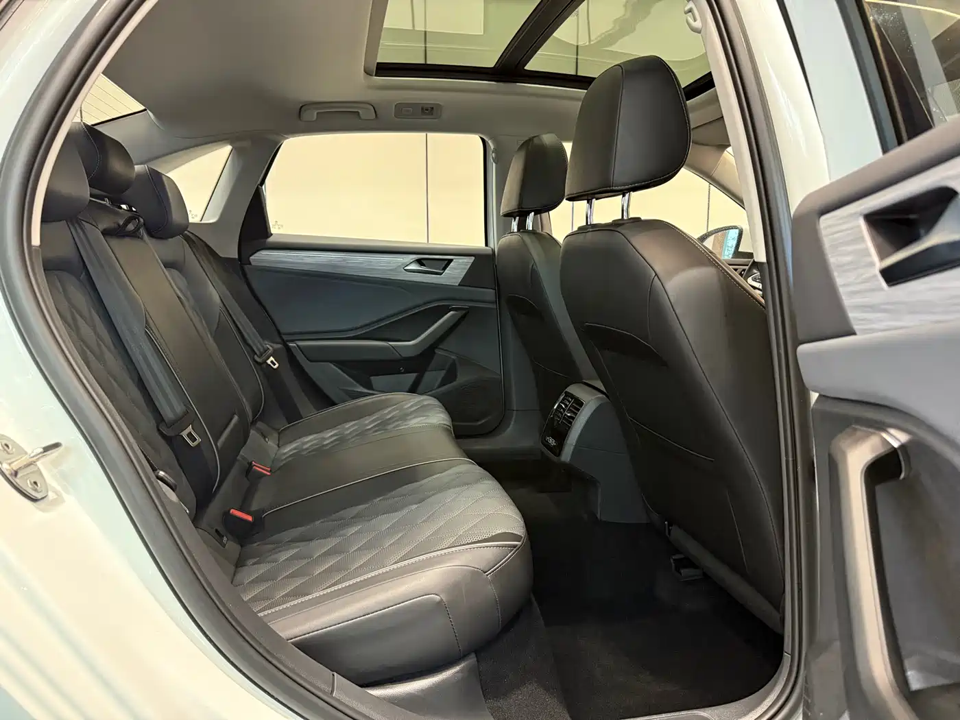 Volkswagen Sagitar 2024 300TSI DSG Surpass Edition фото 10