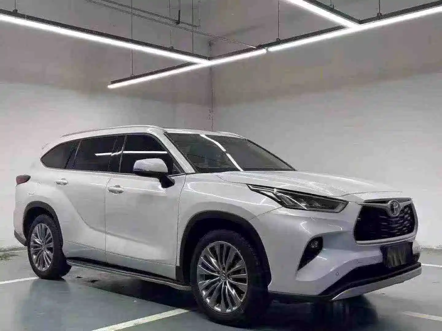 Photo 1 - Toyota Highlander