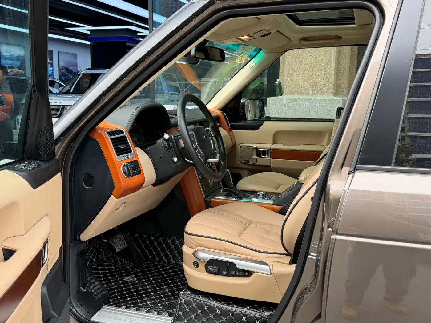 Land Rover Range Rover 2011 3.6 TDV8 фото 4
