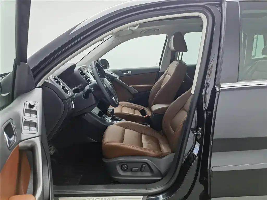 Volkswagen Tiguan 2009 Model 2.0TSI Luxury Edition фото 10