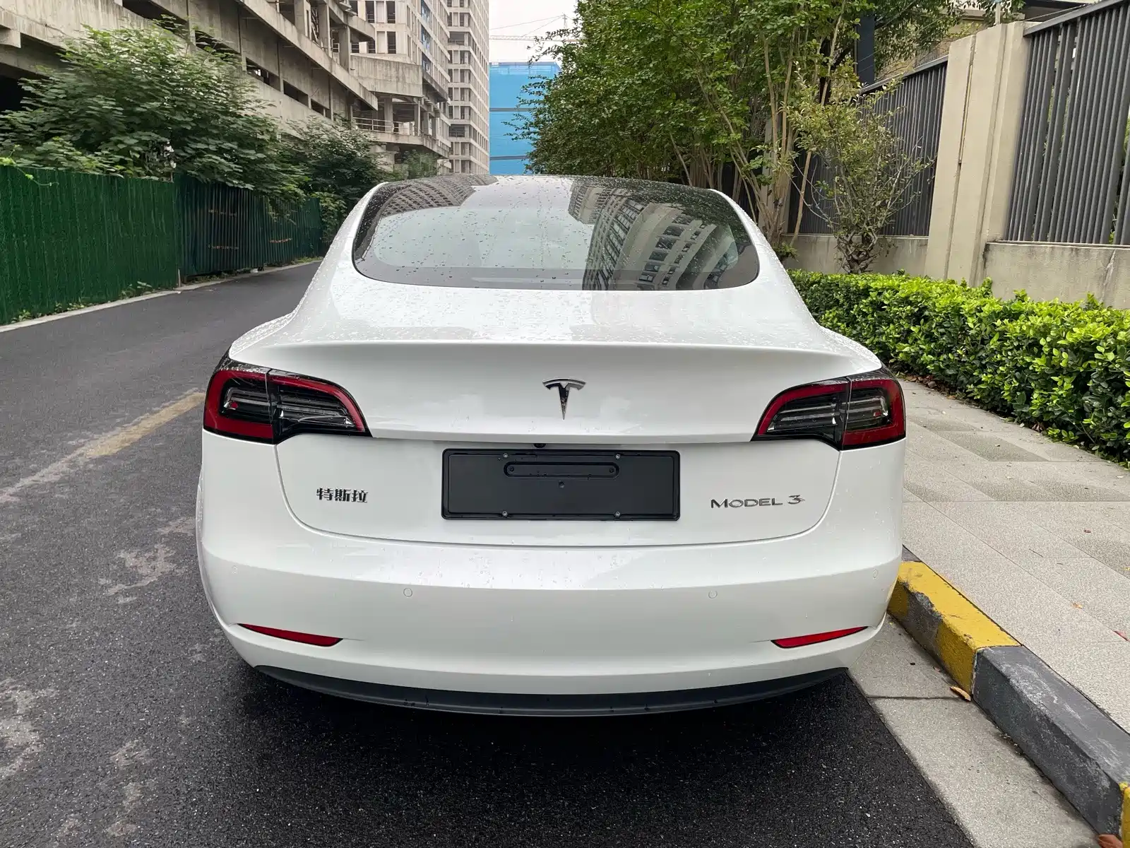 Фото 4 - Tesla Model 3