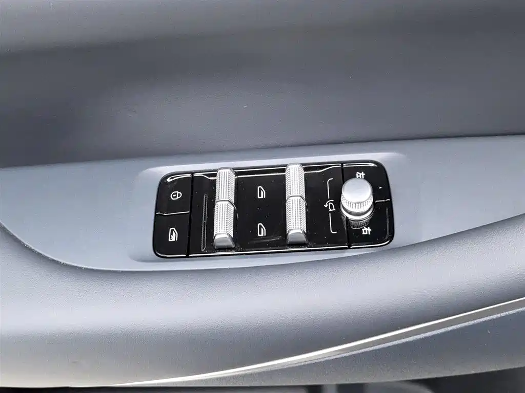 GEELY GALAXY GALAXY E5